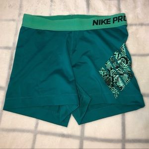Nike pro